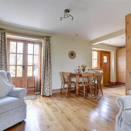 2 Bed In Whitby Oc-wa024